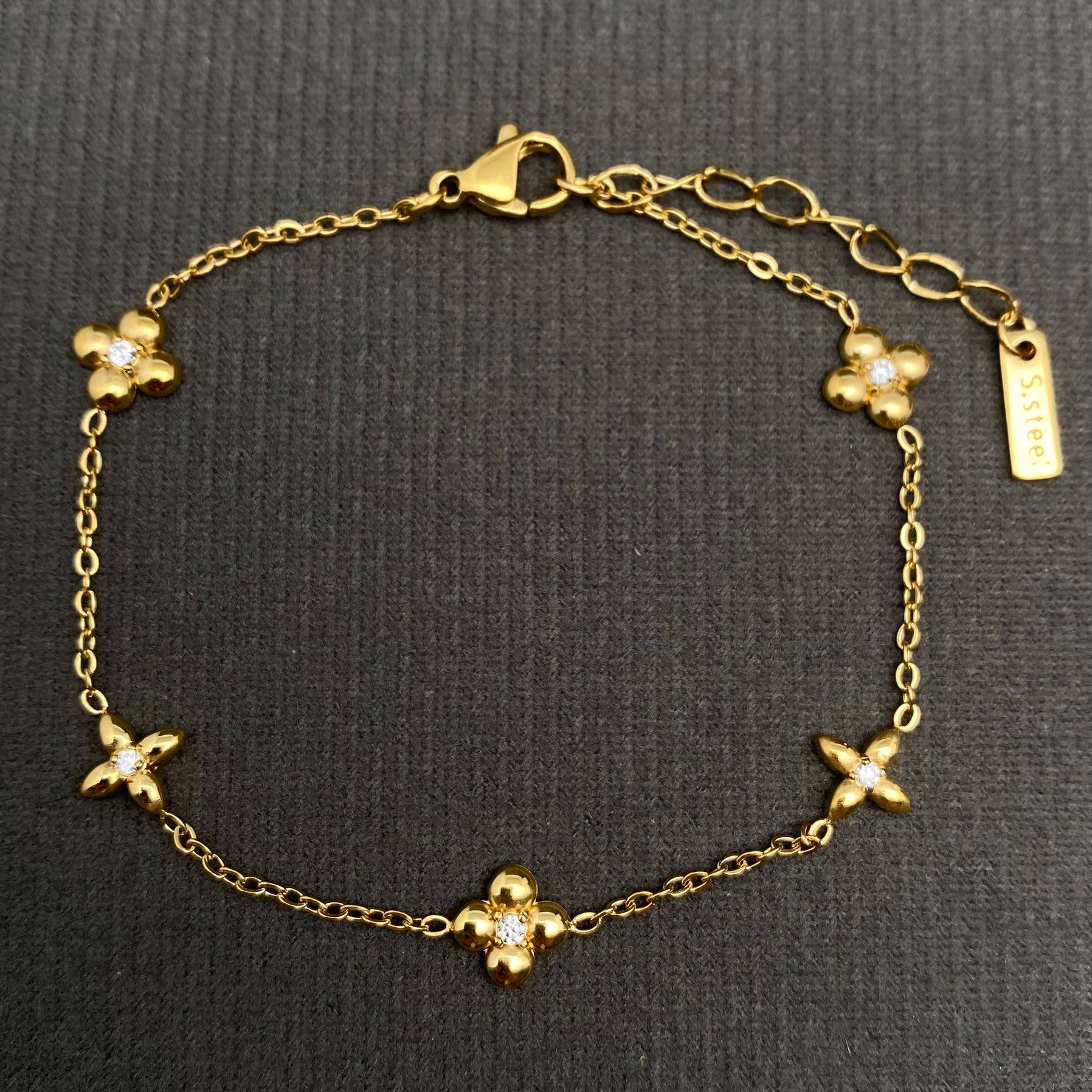 Zircon Inlaid Flower Bracelet